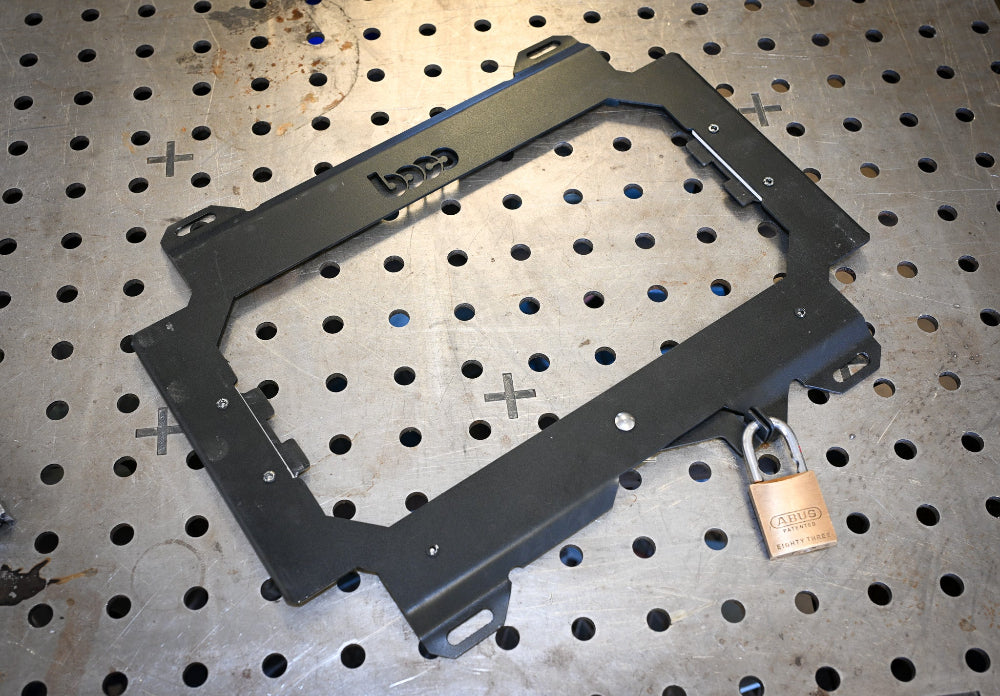 HUSKEY MOUNTING PLATE WITH BOCO CUSTOM LOGO, WITH LOCK