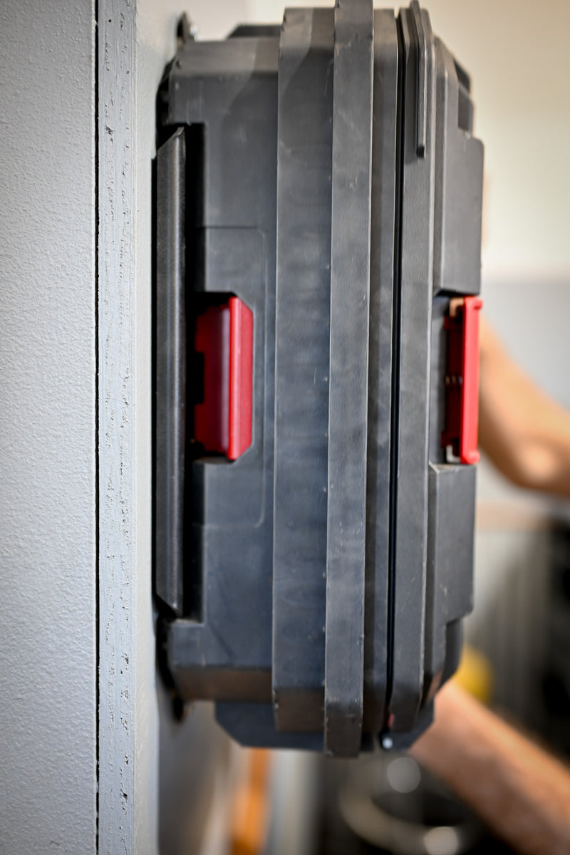 HUSKY LOCKING MOUNTING PLATE ON WALL, SIDE VIEW