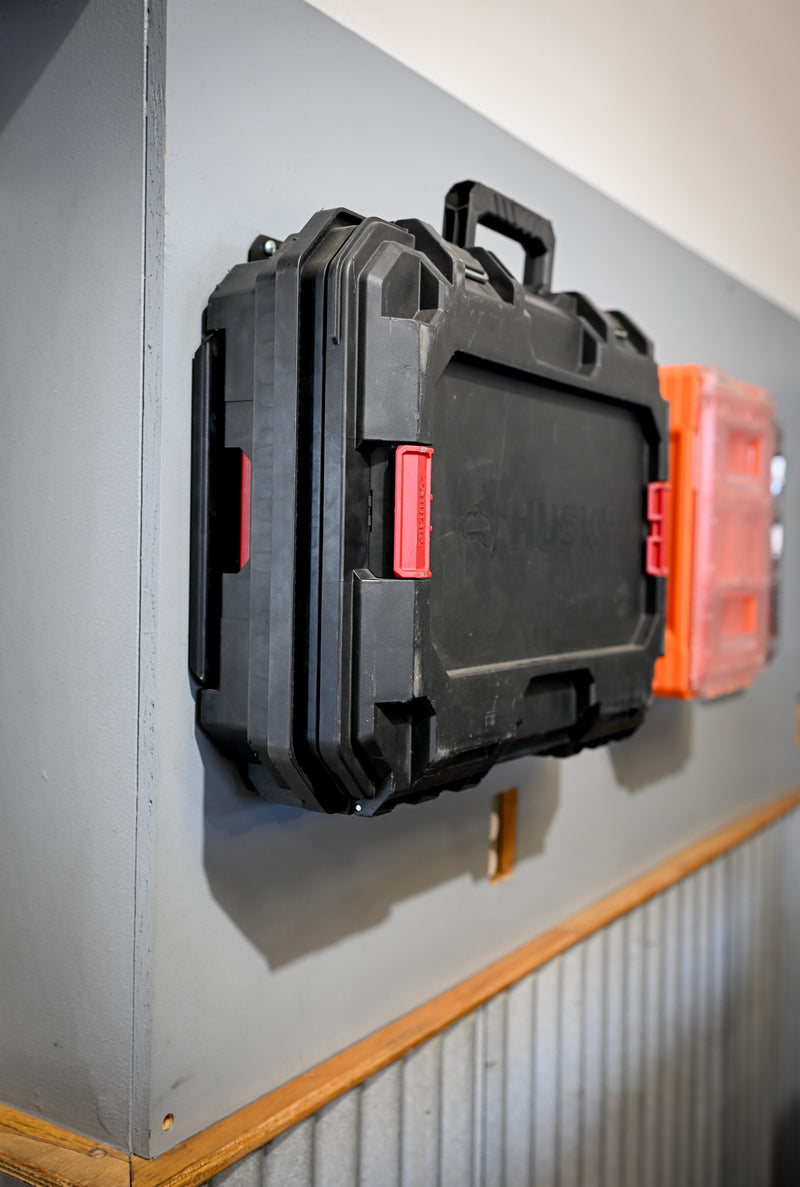 HUSKY LOCKING MOUNTING PLATE ON WALL